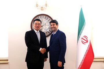 دیدار وزیر ارتباطات با سفیر کره جنوبی/ مشکل 5G گوشیهای قدیمی سامسونگ حل میشود؟ دیدار وزیر ارتباطات با سفیر کره جنوبی/ مشکل ۵G گوشیهای قدیمی سامسونگ حل میشود؟