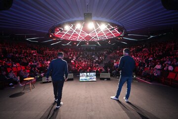 نخستین دورهمی زومیت با حضور بیش از هزار نفر برگزار شد نخستین دورهمی زومیت با حضور بیش از هزار نفر برگزار شد