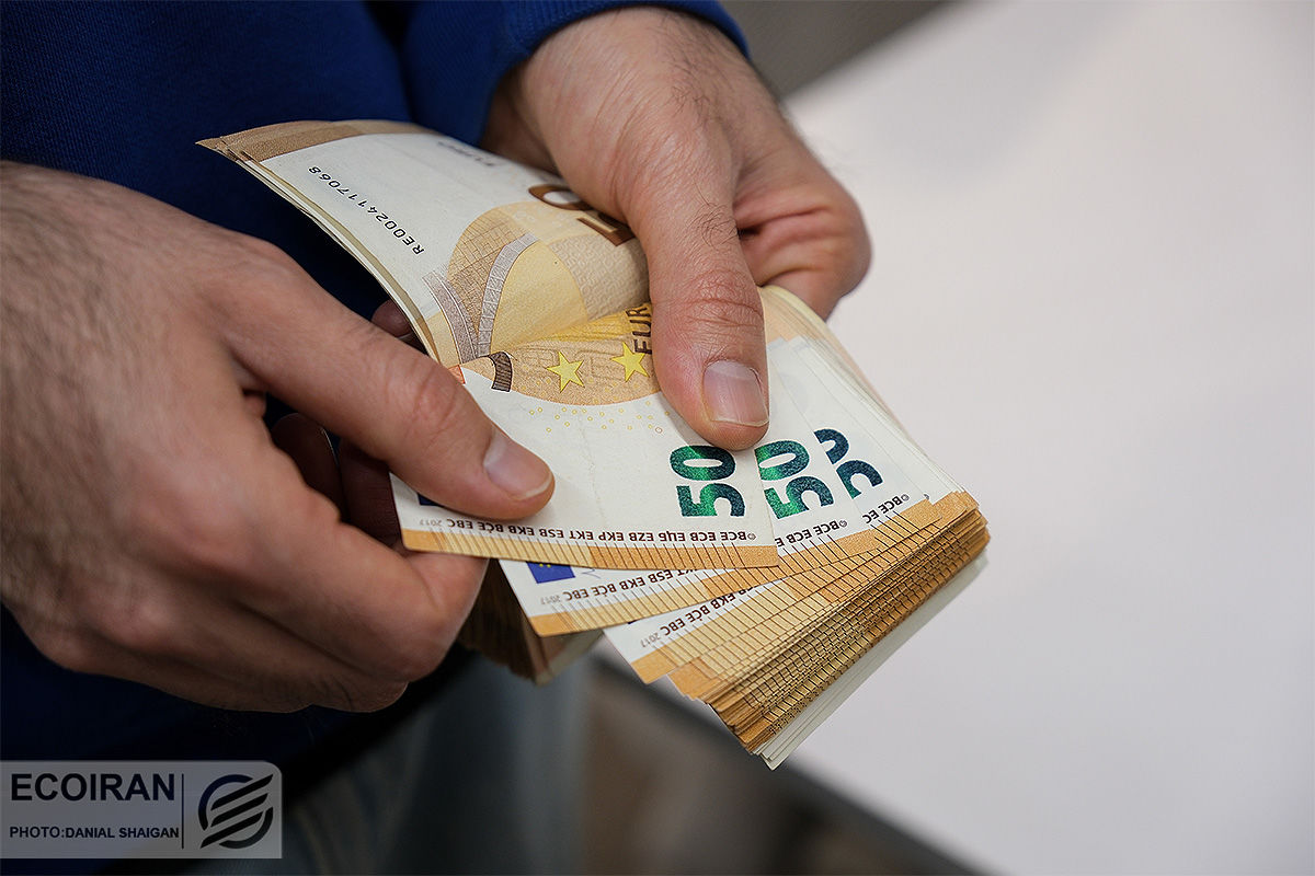 دلار تضعیف شد، یورو تقویت؛ تقابل دوباره در راه است؟ دلار تضعیف شد، یورو تقویت؛ تقابل دوباره در راه است؟