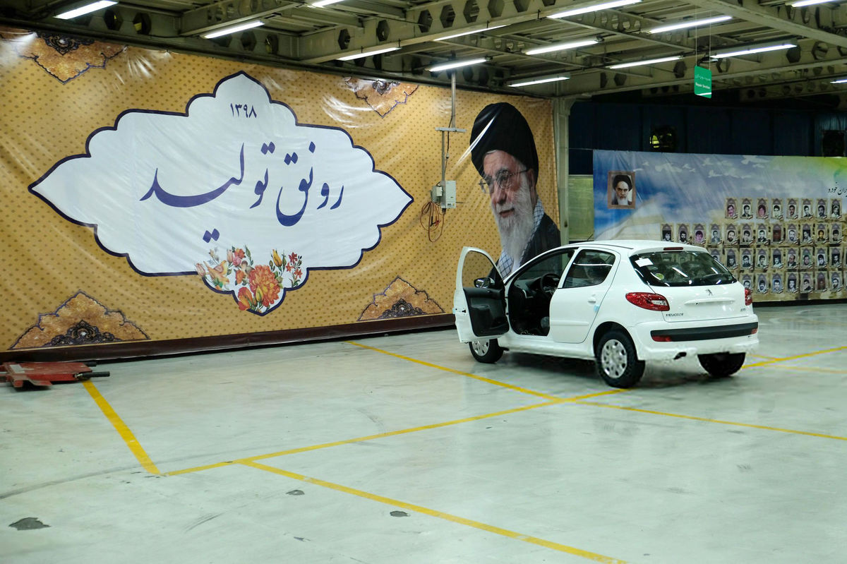 نوسان در بازار خودروهای مونتاژی‌ و داخلی‌ / «پژو i 207 اتوماتیک » ۳۵ میلیون ارزان شد و از باشگاه میلیاردی‌ها خارج شد +جدول‌قیمت