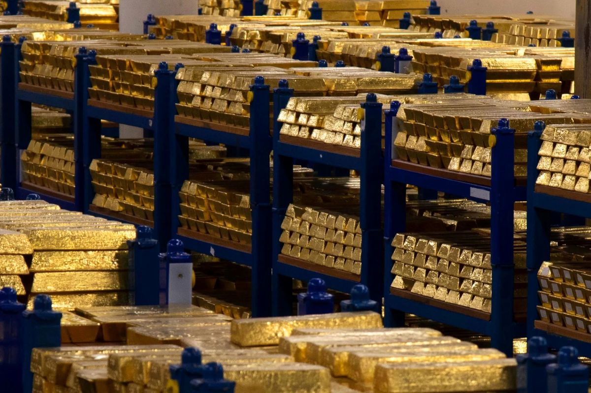 طلای جهانی همچنان می‌تازد؛ تعرفه‌های خودرو بازار فلز زرد را تکان داد