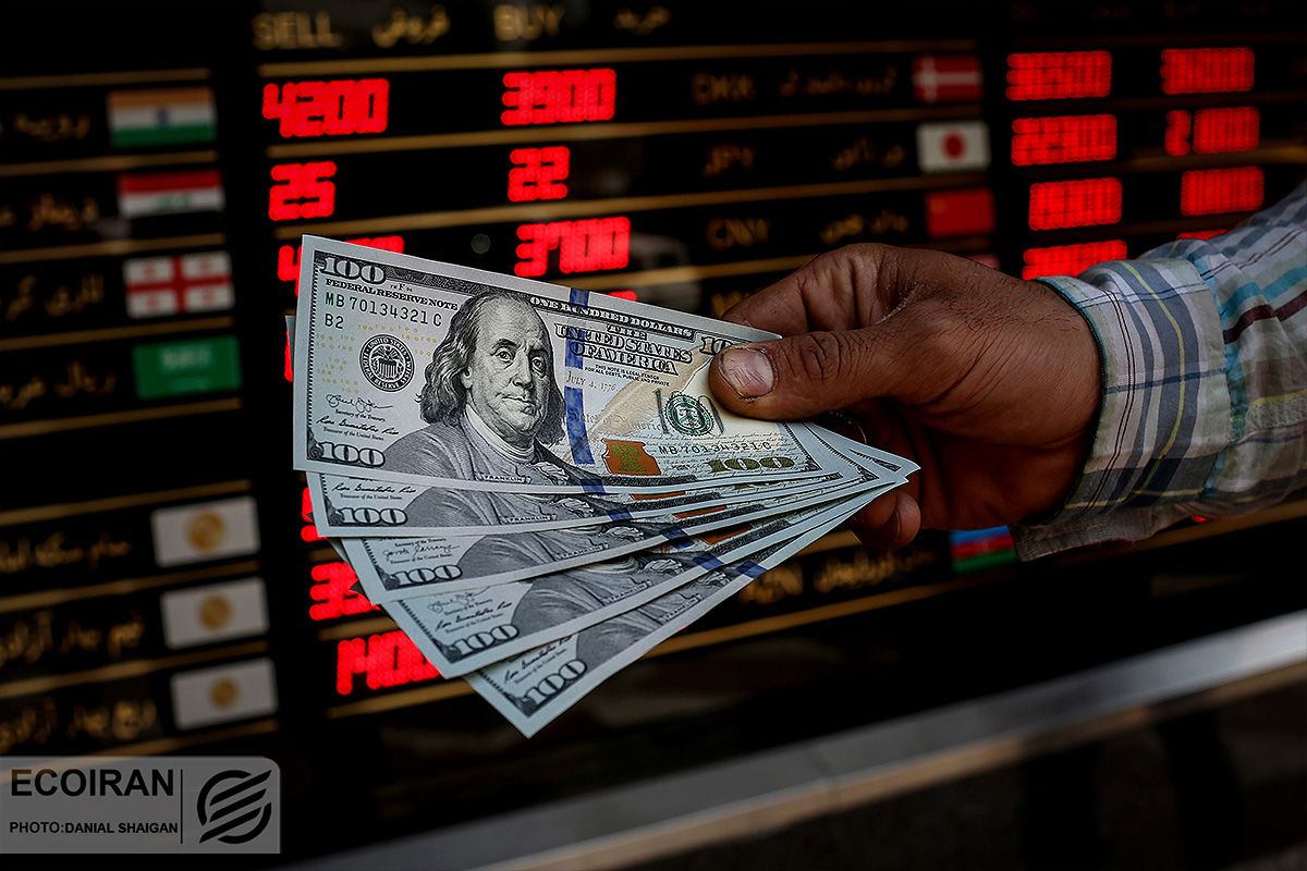 بورس و دلار خلاف جهت یکدیگر حرکت کردند/ طلای جهانی شبانه بالا رفت