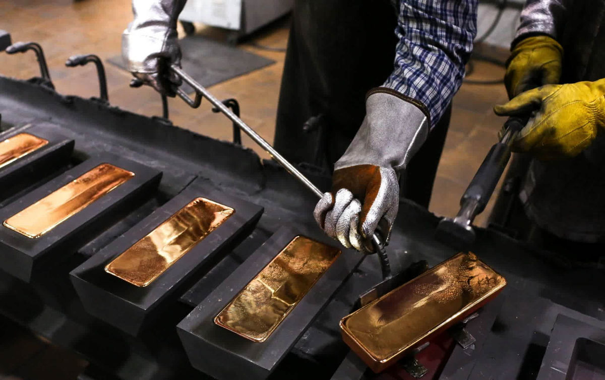 طلای جهانی در سراشیبی؛ بزرگ‌ترین کاهش هفتگی در ۶ ماه گذشته ثبت شد