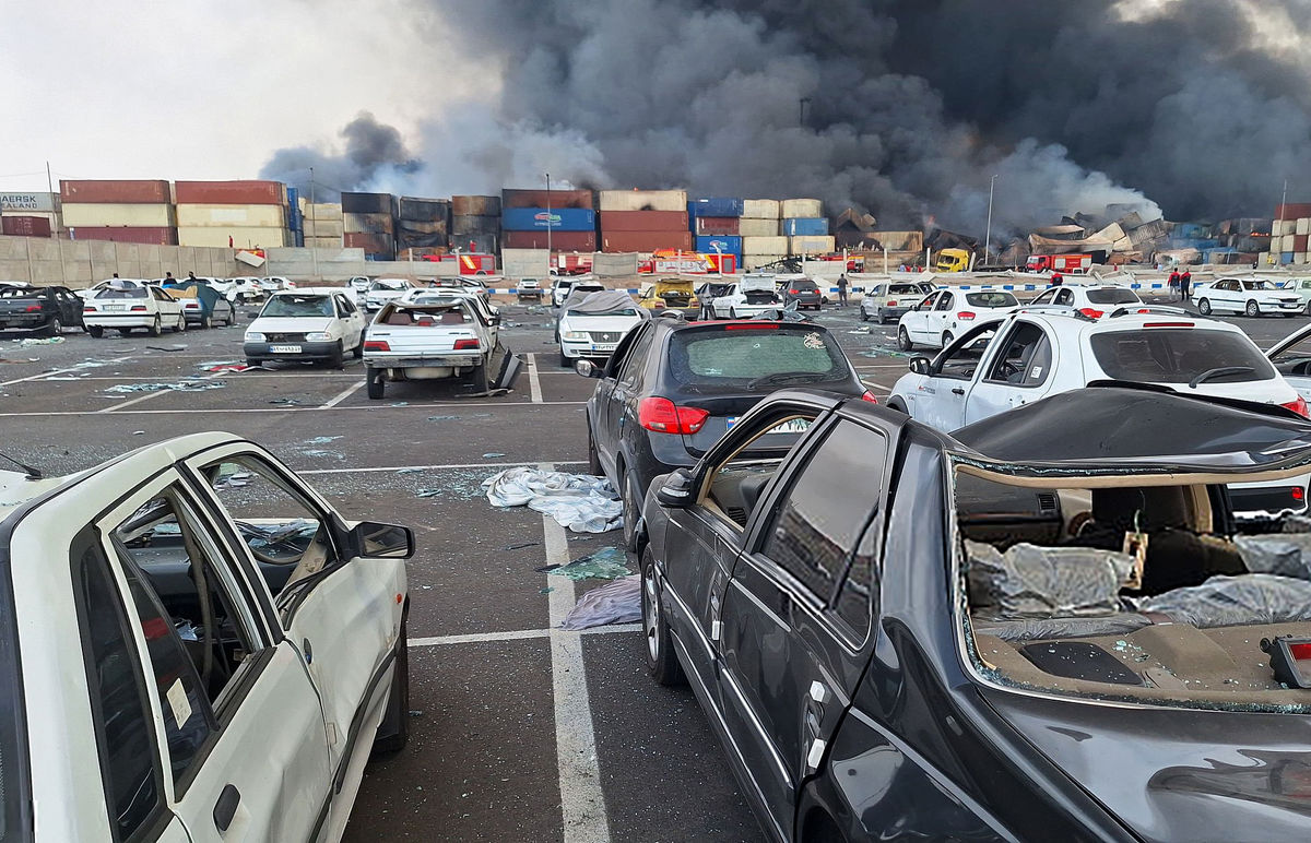 پایان عملیات نجات انفجار بندرعباس؛ ۱۸۰۰ خودرو بدون بیمه در آتش سوخت/ مفقودی‌ها مشمول دیه می‌شوند؟