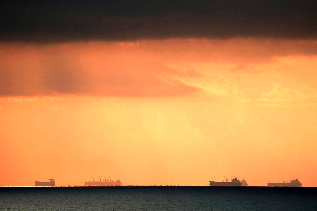 نفت، اهرم قدرت در معادلات دیپلماتیک؛ نفوذ ایران در بازار جهانی فرصت است یا تهدید؟ نفت، اهرم قدرت در معادلات دیپلماتیک؛ نفوذ ایران در بازار جهانی فرصت است یا تهدید؟