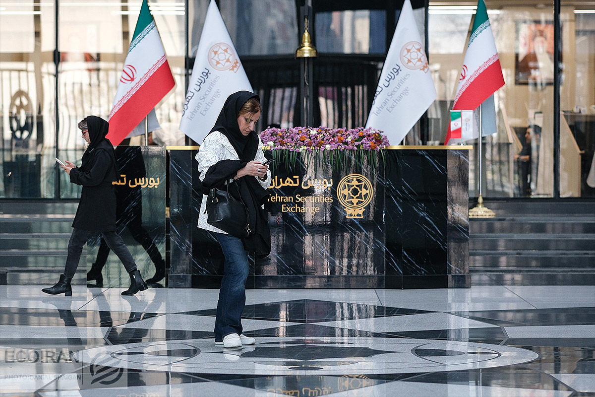 بازارهای مالی در تقاطع ریسک و امید؛ سرنوشت مبهم شاخص‌ها در بزنگاه تصمیم‌سازان