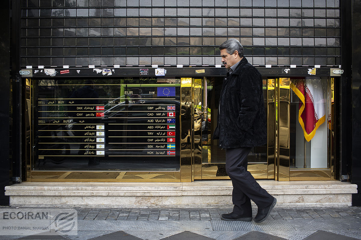 تعطیلی، عمق بازار طلا و ارز را کم کرد؛ انس طلا و بیت‌کوین عامل نوسان در بازار