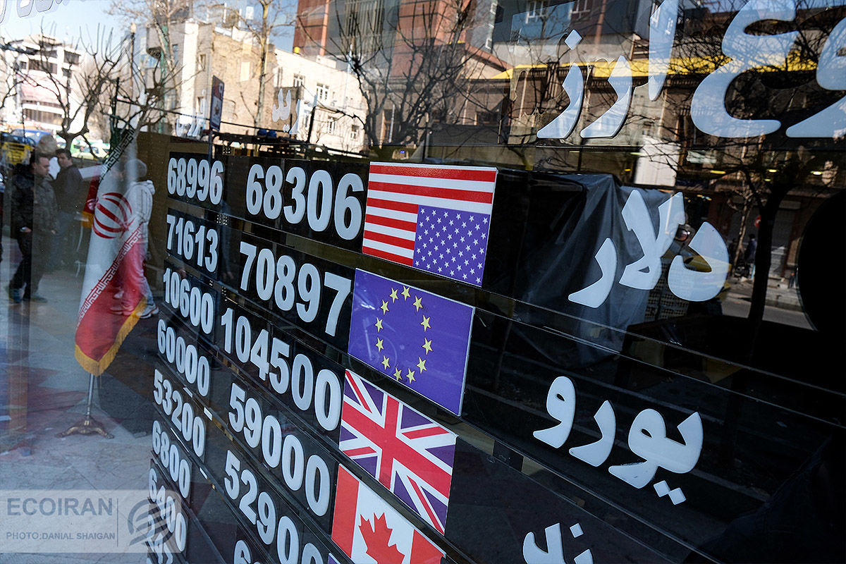 رویت دیپلماسی در بازار ارز و سکه؛ قیمت دلار و سکه کاهشی شدند