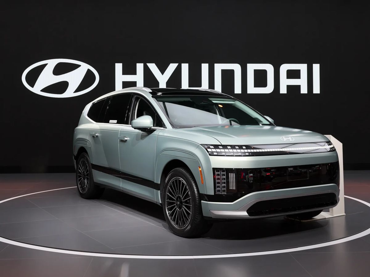 کاهش نگرانی خریداران خودروهای برقی؛ هیوندای باتری محصولاتش را بیمه میکند کاهش نگرانی خریداران خودروهای برقی؛ هیوندای باتری محصولاتش را بیمه میکند