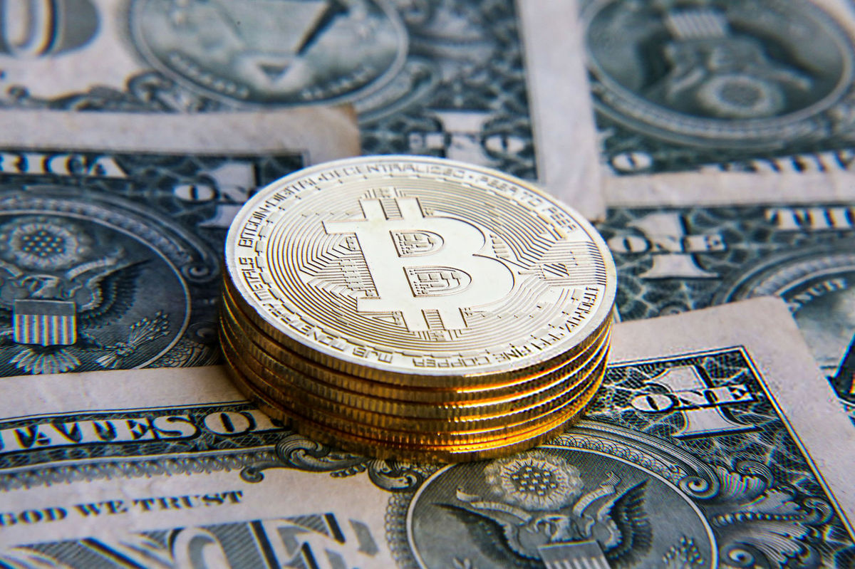 بیتکوین از قله 118 هزار دلار عقبنشینی کرد؛ بازار رمزارز در فاز انتظار بیتکوین از قله ۱۱۸ هزار دلار عقبنشینی کرد؛ بازار رمزارز در فاز انتظار