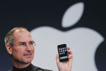 نام استیو جابز در بدو تولد «عبداللطیف جندلی» بود نام استیو جابز در بدو تولد «عبداللطیف جندلی» بود