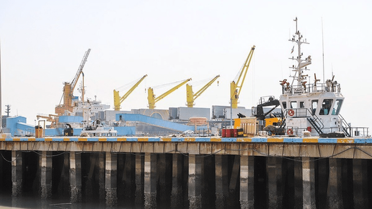 ورود دستگاه قضایی برای تأمین نهاده‌های دامی/ ترخیص ۱۶ هزار تن کنجاله