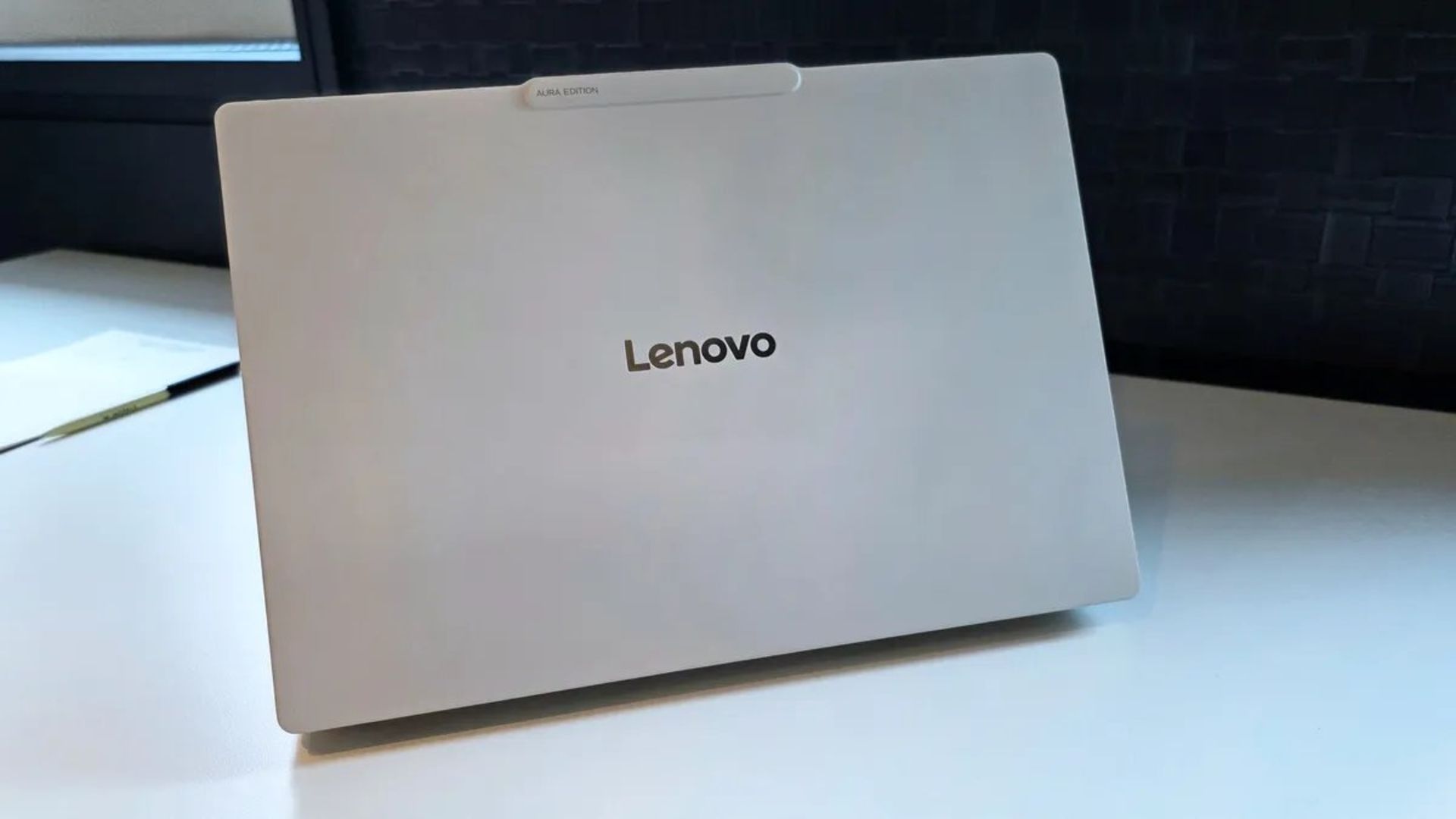 لپتاپ جدید لنوو بهطرز اعجابانگیزی سبکوزن است لپ تاپ Yoga Slim 7i Ultra Aura Edition لنوو