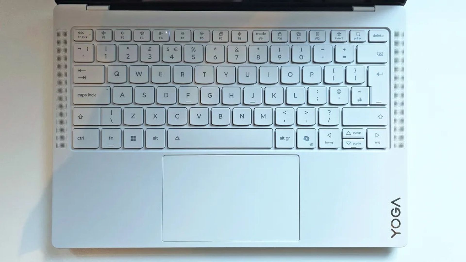 لپتاپ جدید لنوو بهطرز اعجابانگیزی سبکوزن است لپ تاپ Yoga Slim 7i Ultra Aura Edition لنوو