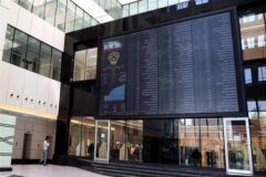 ارزندگی کم‌سابقه سهام / چرا پول به بورس برنمی‌گردد؟