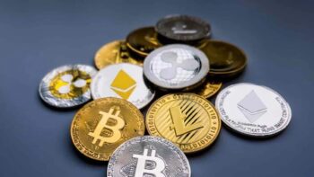 بازار ارزهای دیجیتال در پنجشنبه ۳۰ بهمن ۱۴۰۴ / بیت‌کوین پس از افت ماهانه سبزپوش شد