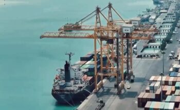 دستور مهم وزیر راه به سازمان بنادر / تخلیه کالاهای اساسی شبانه‌روزی شد