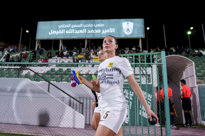 سقوط آرامش دبی؛ چگونه جنگ ایران تصویر لوکس خلیج فارس را بر هم زد؟ Al Ittihad's Leighanne Robe walks onto the pitch in Saudi Arabia.