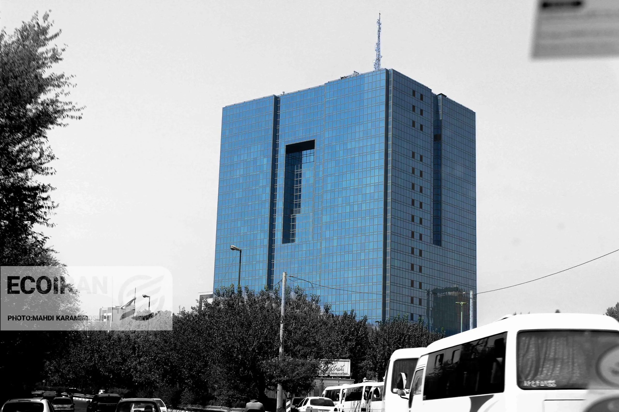 خودروهای بیخریدار دست به دامن اخبار تکراری بانک مرکزی